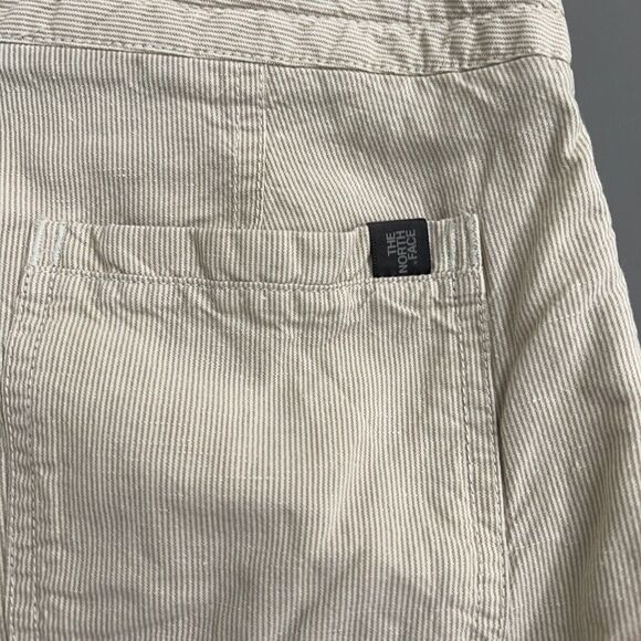 The North Face Shorts Women 6 Beige Linen Cotton Blend Striped 4" inseam Lowrise - Picture 5 of 12